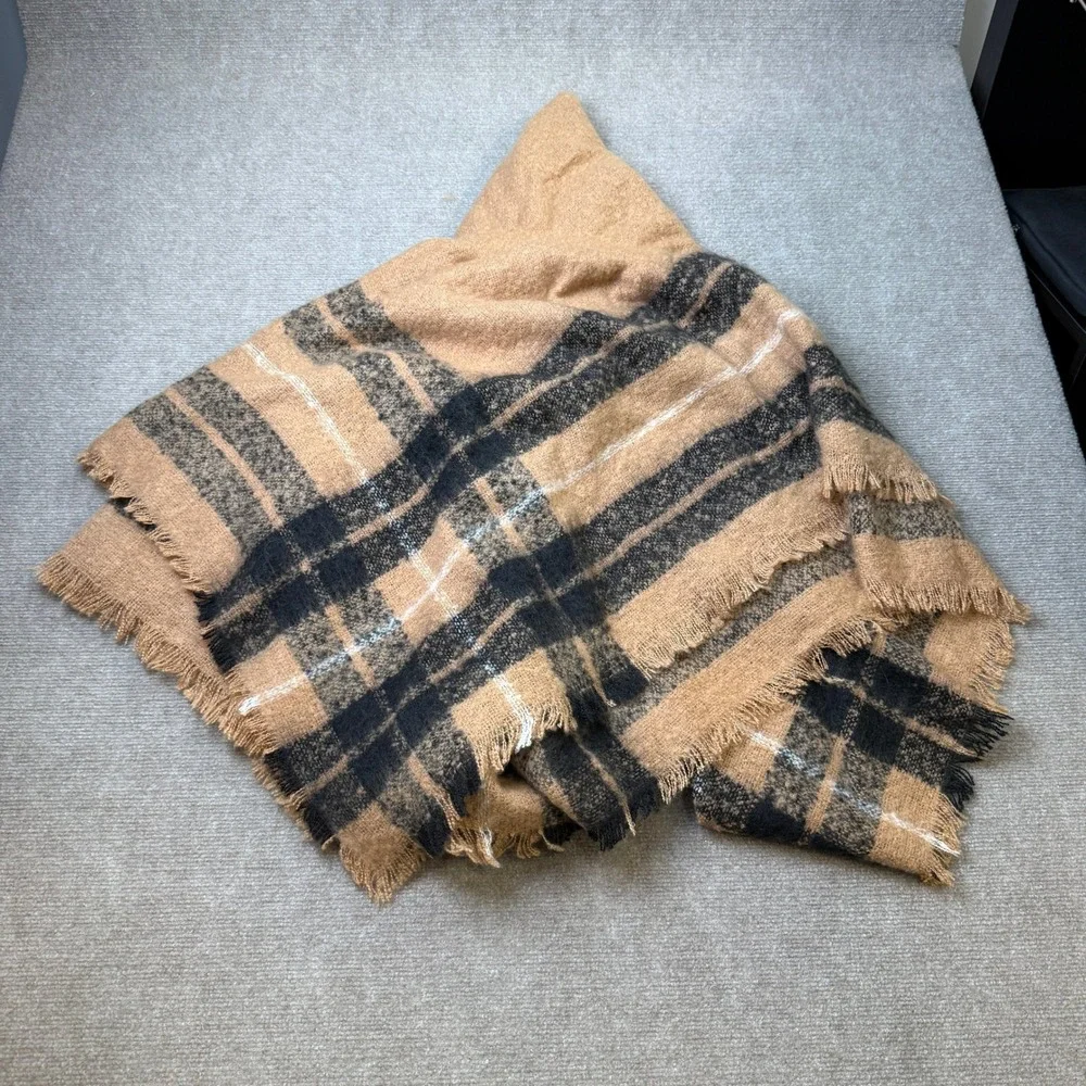 MSRP $54 St. John's Bay Shawl Wrap Womens One Size Neutral Multi Plaid Fringe
